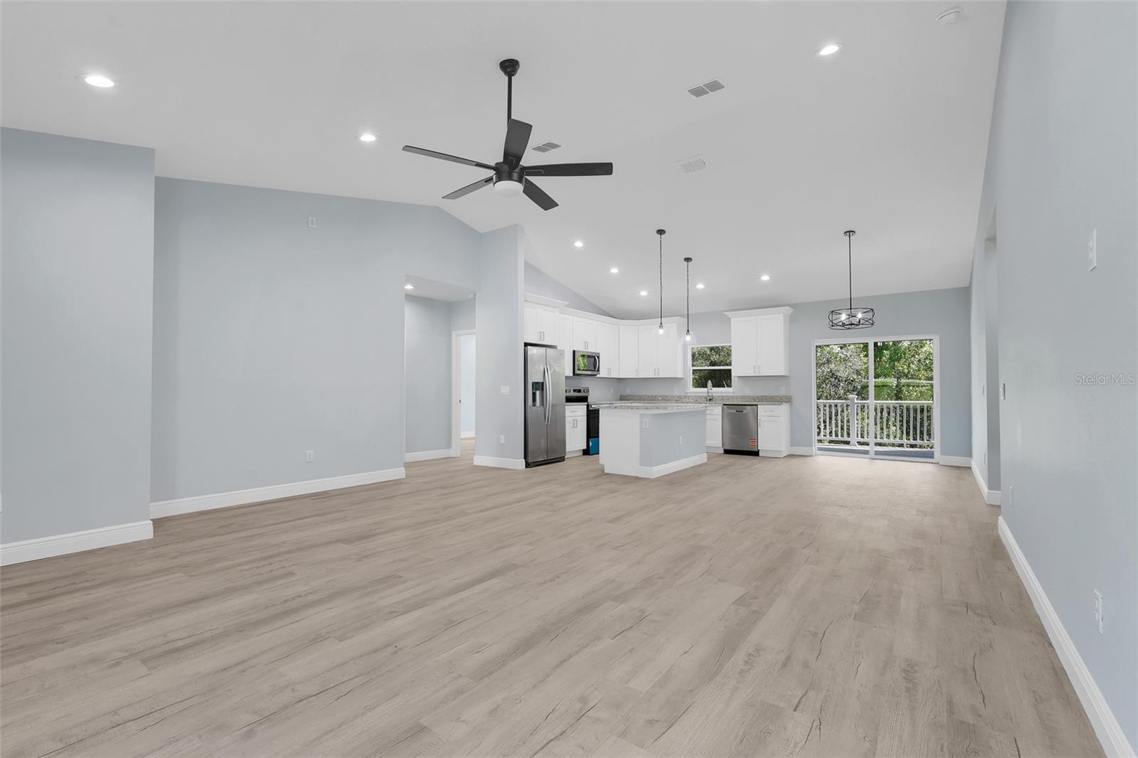 1622 N MERRICK DR — photo 12