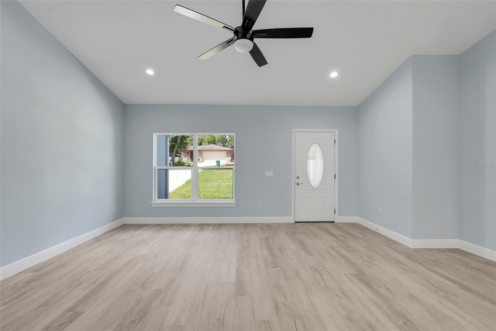 1622 N MERRICK DR — photo 10