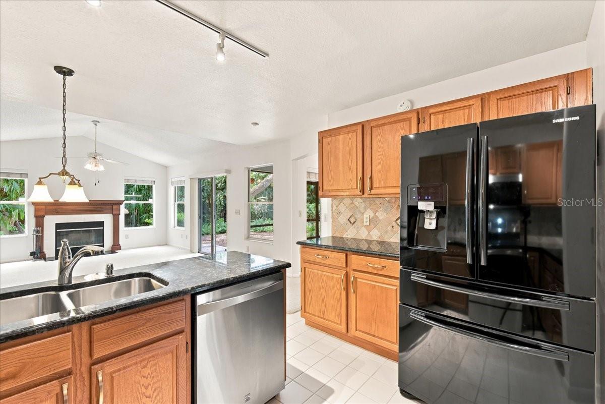 309 OAK LEAF CIR — photo 4