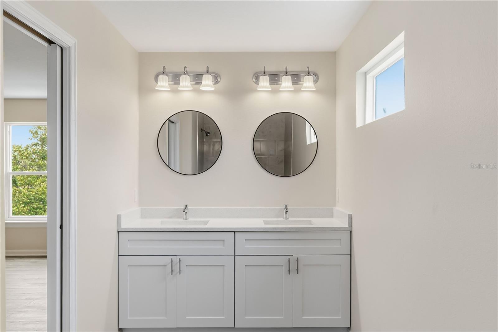 2242 N NORMANDY BLVD — photo 12