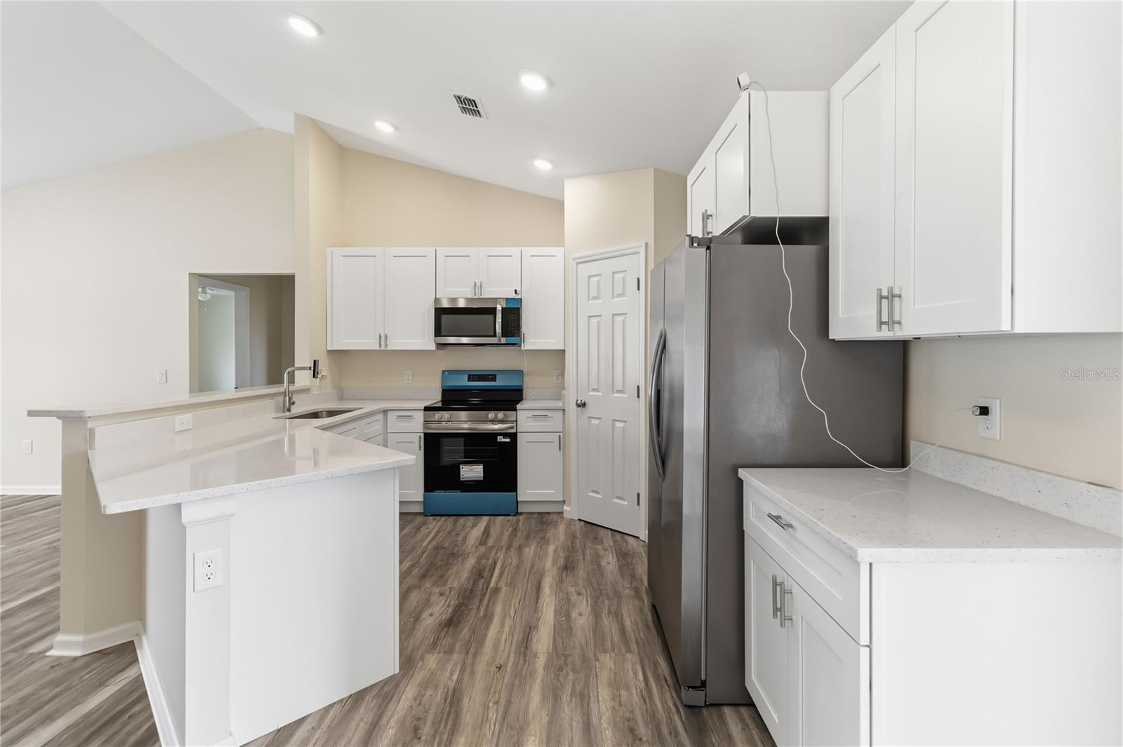 2242 N NORMANDY BLVD — photo 8