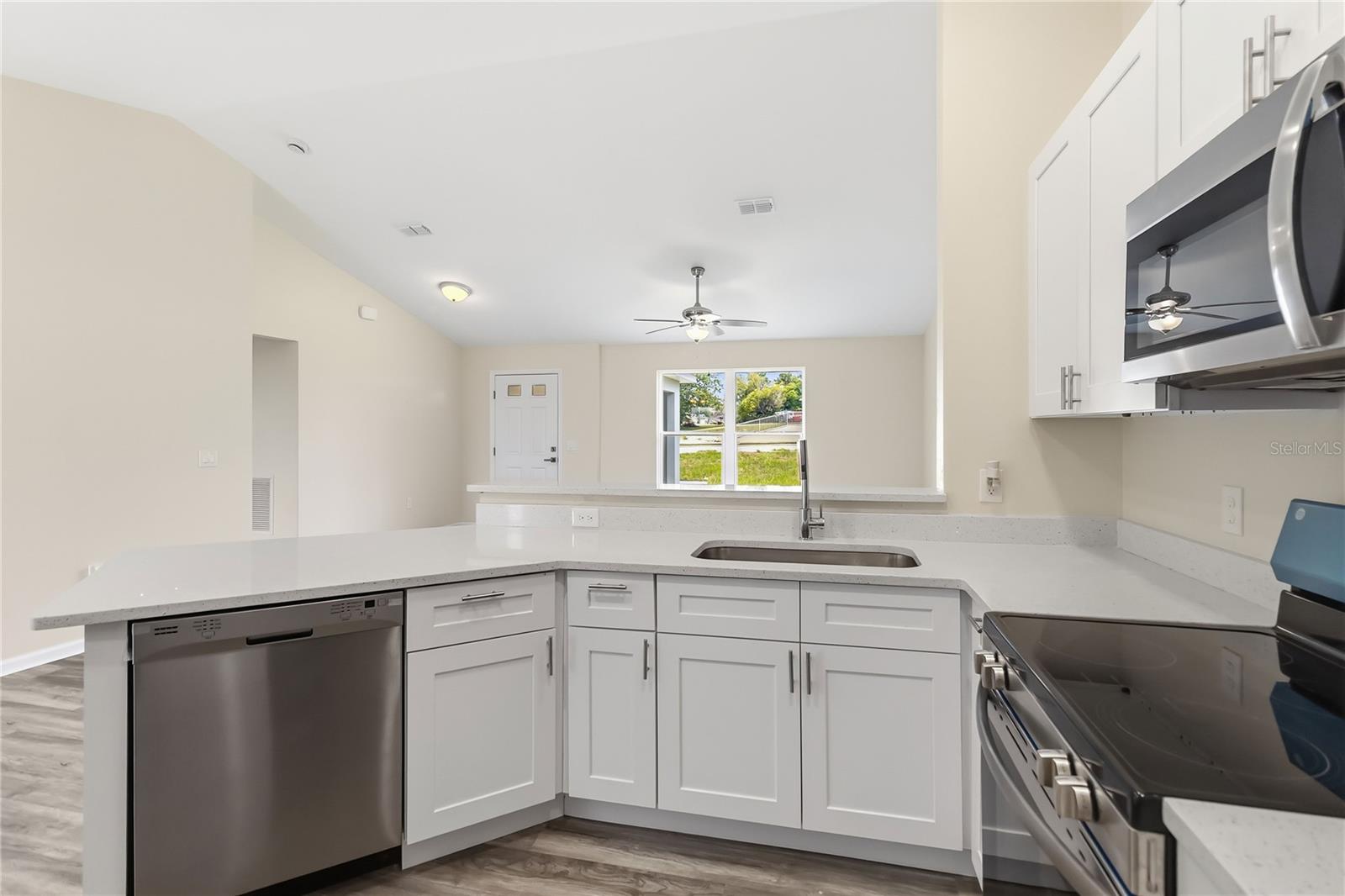 2242 N NORMANDY BLVD — photo 9