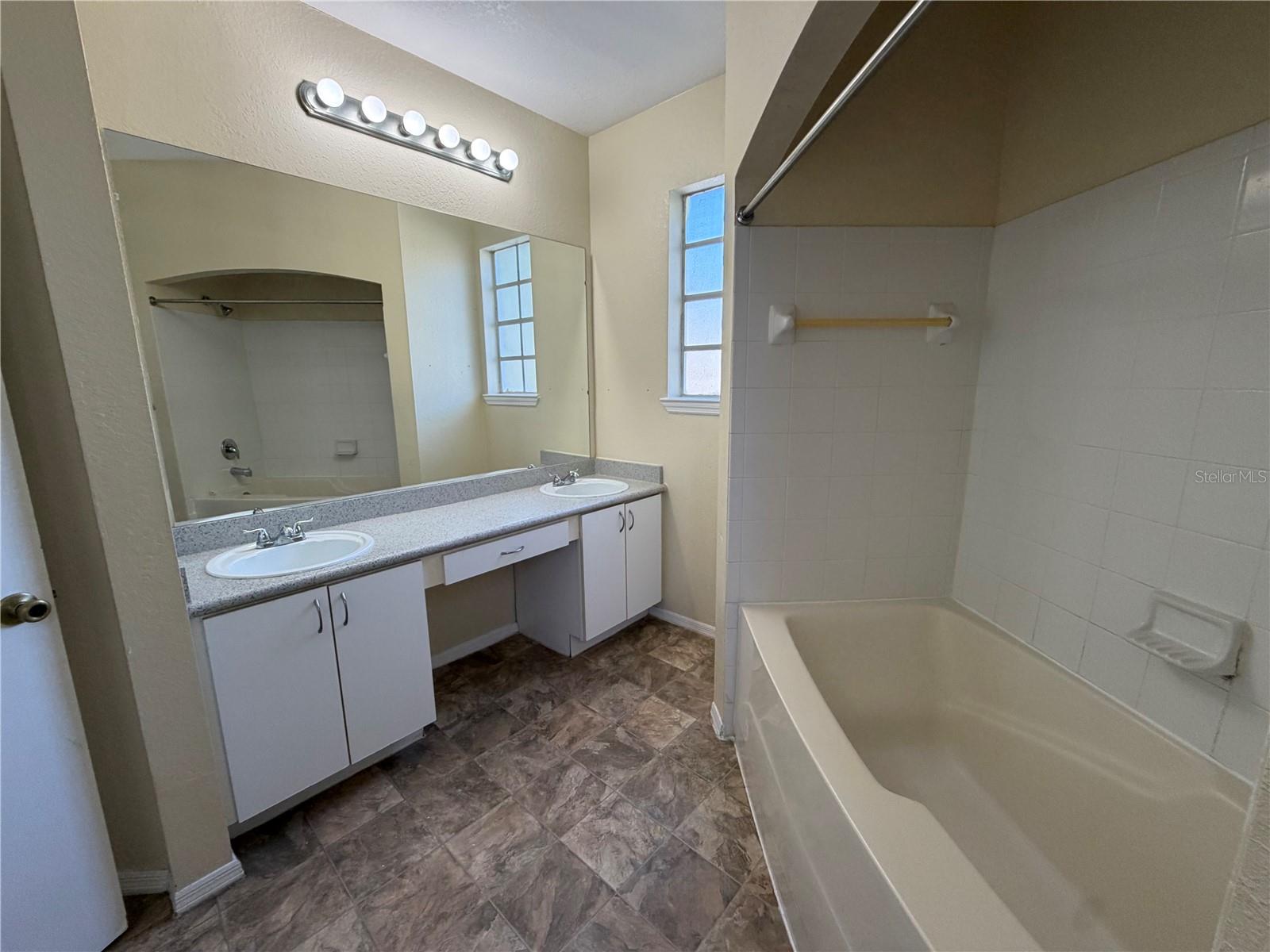 132 VISTA VERDI CIR #228 — photo 8