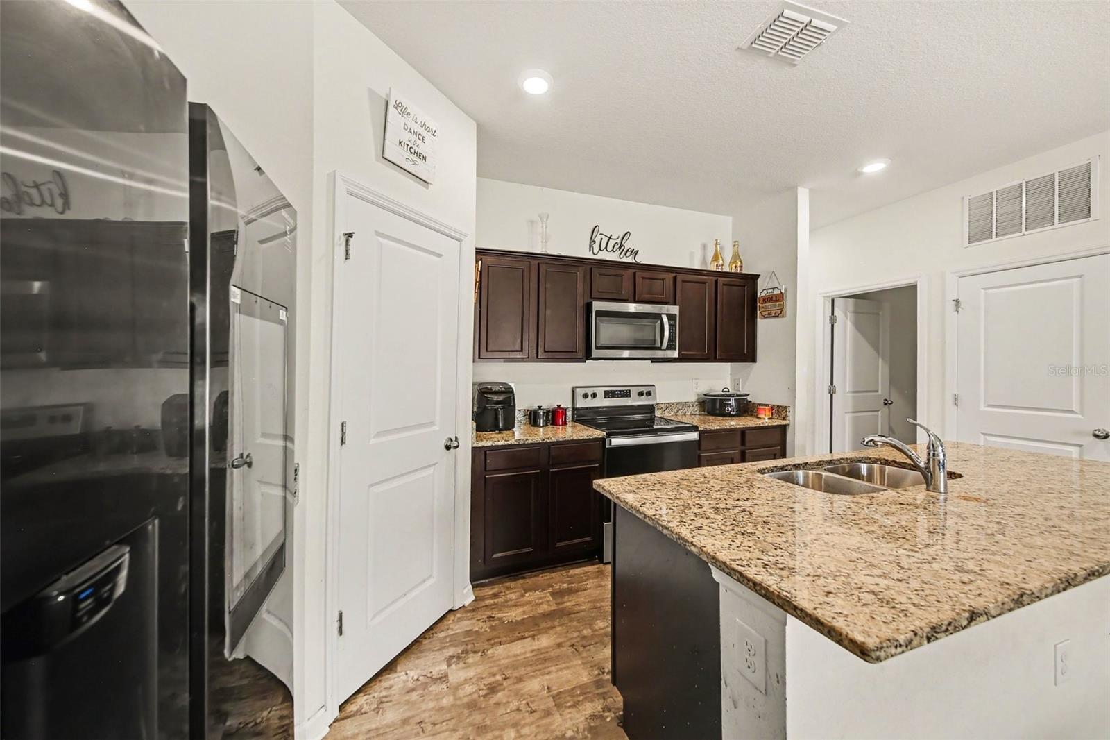 1006 COMMUTER DR — photo 9
