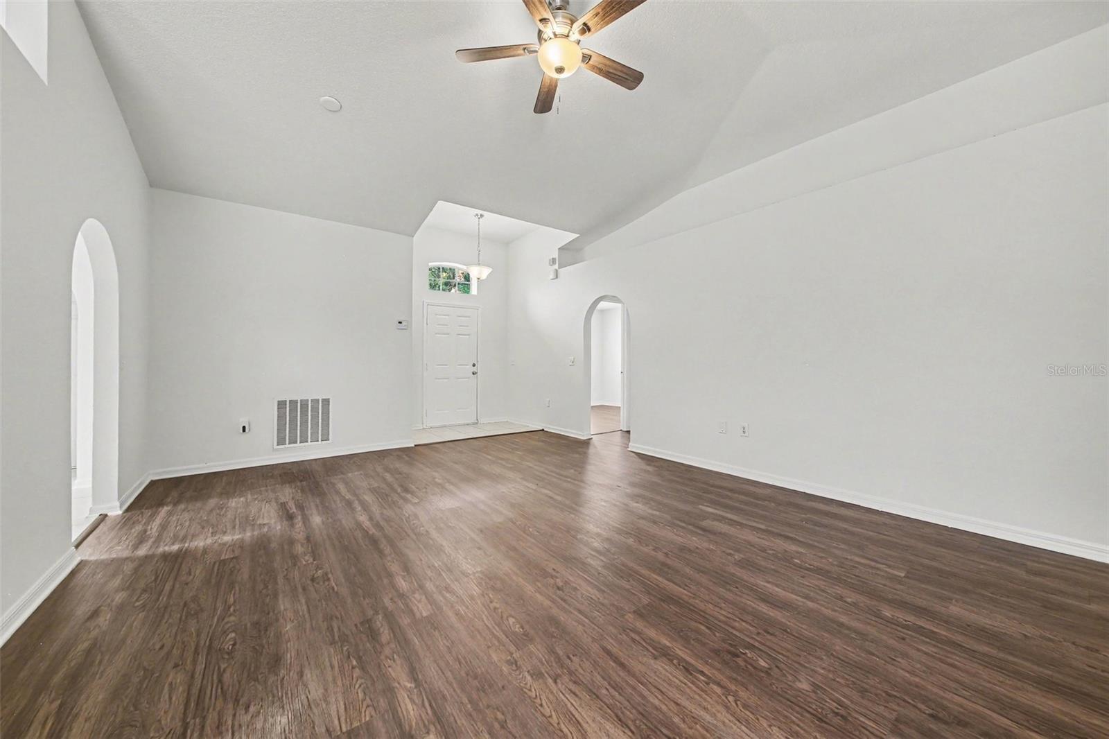 332 MCKAY BLVD — photo 2