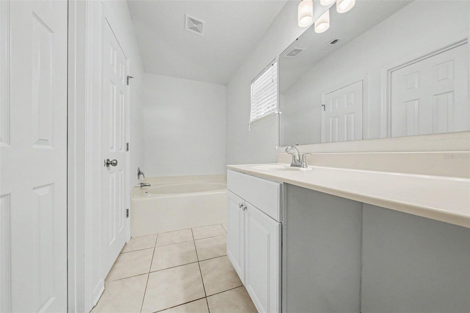 332 MCKAY BLVD — photo 10