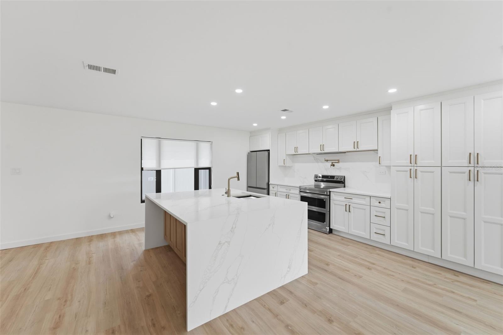 107 S HIGH ST — photo 11