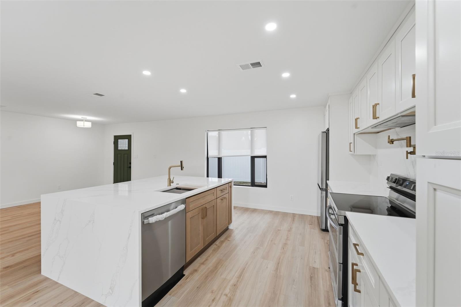 107 S HIGH ST — photo 12