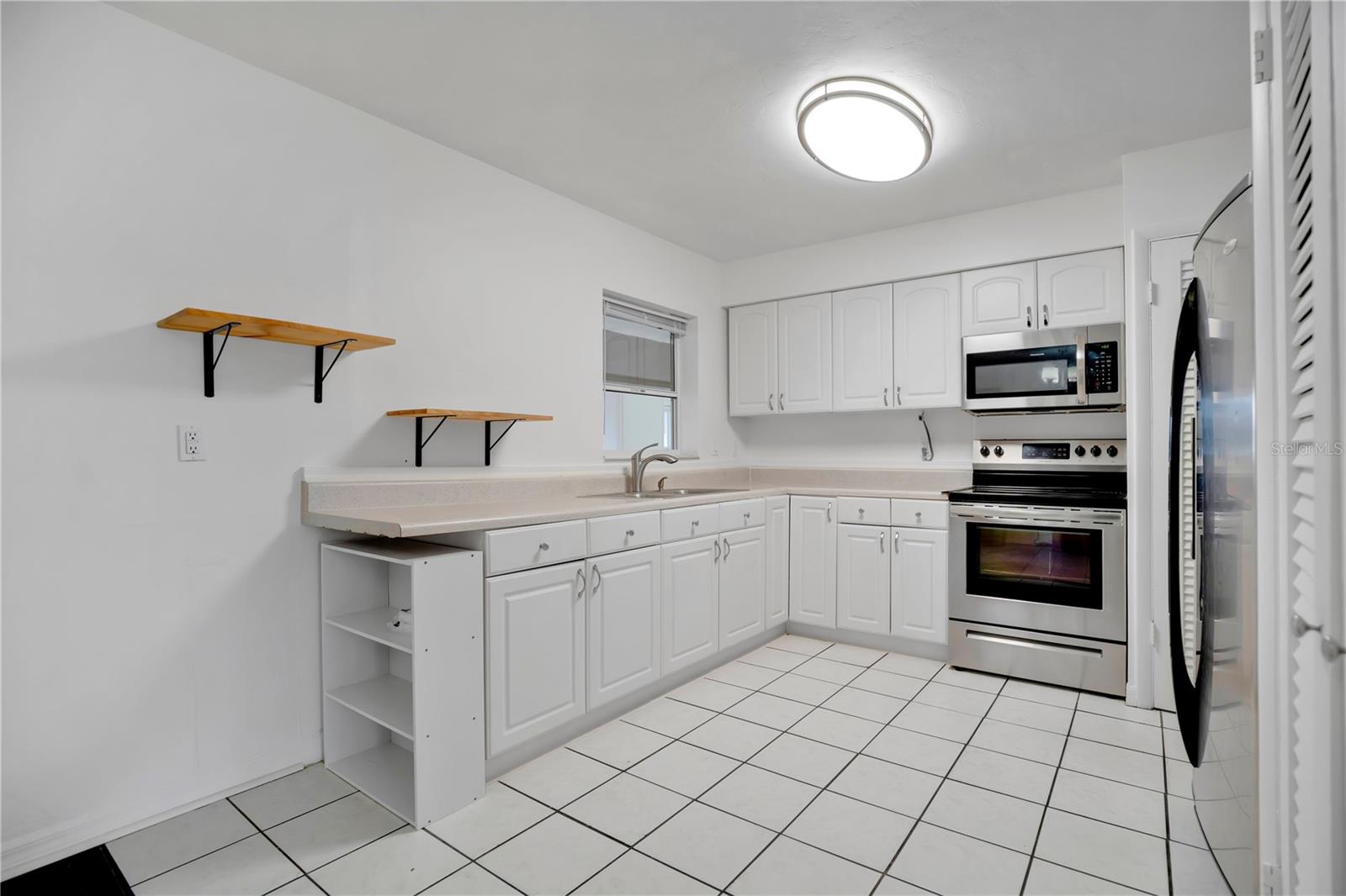682 MERRIMAC ST — photo 8