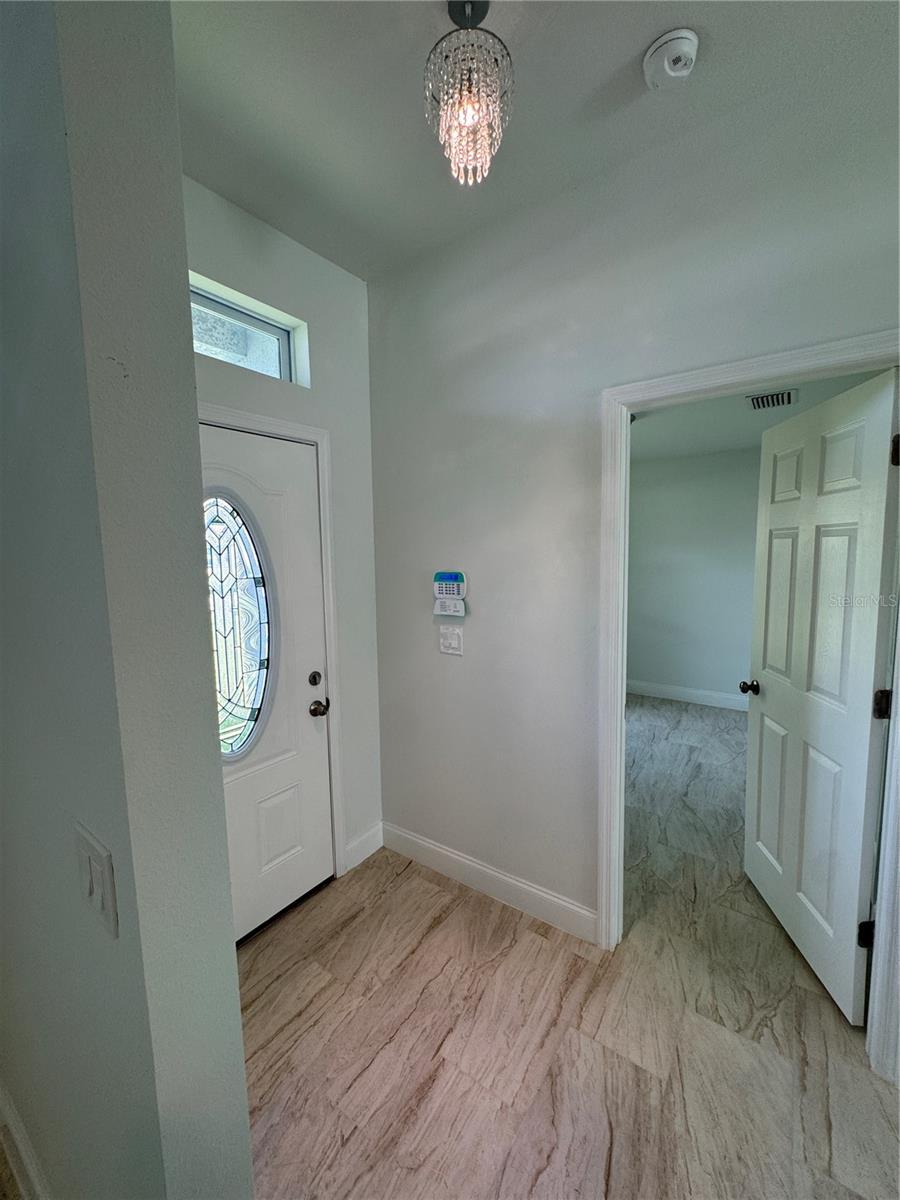 2452 AINSWORTH AVE — photo 2