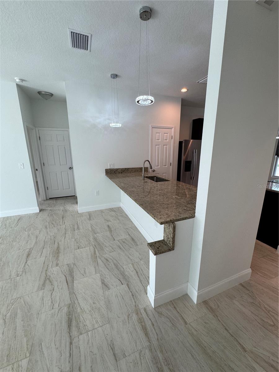 3148 N COVINGTON DR — photo 2