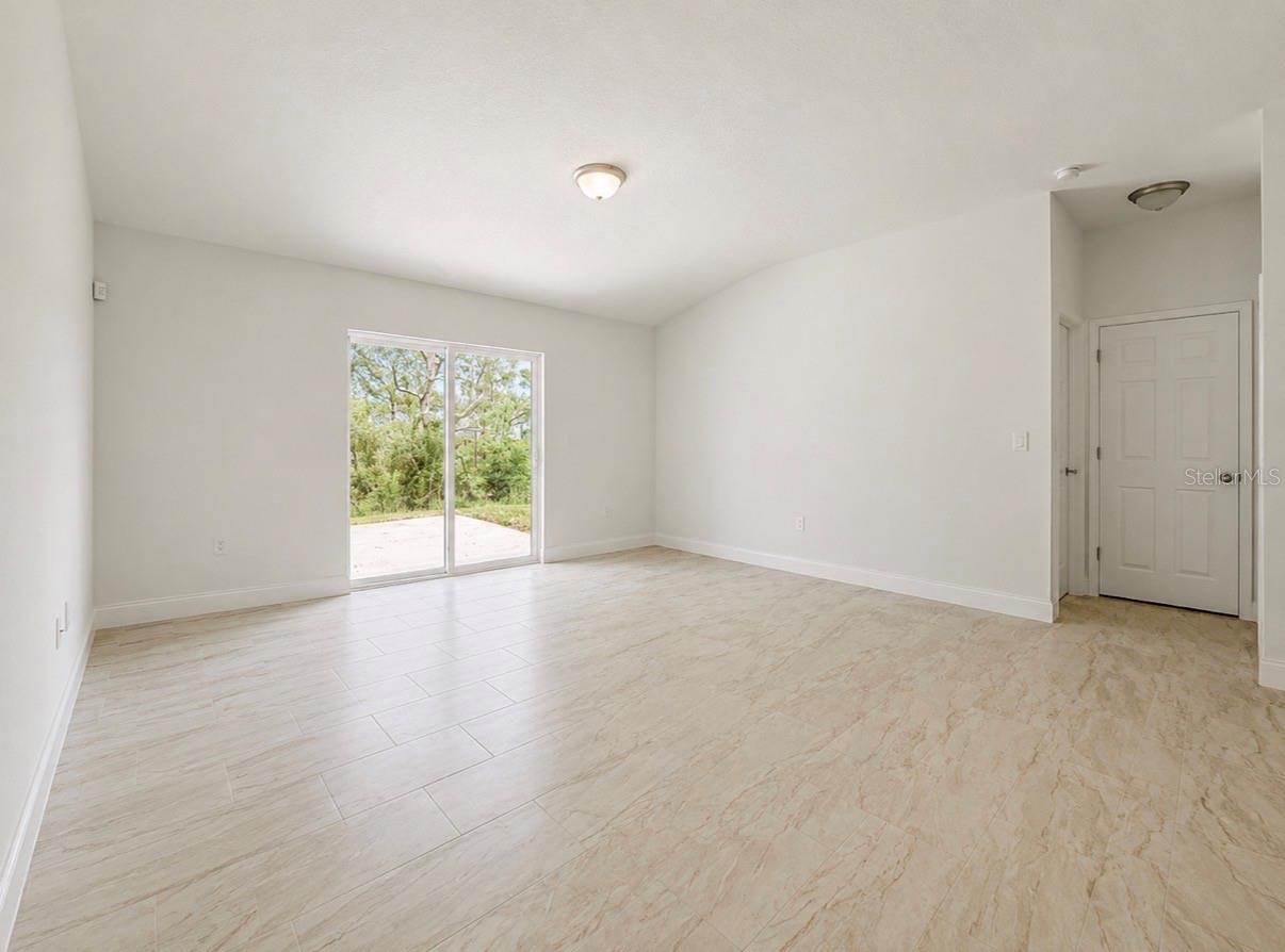 2888 FOXDALE DR — photo 6