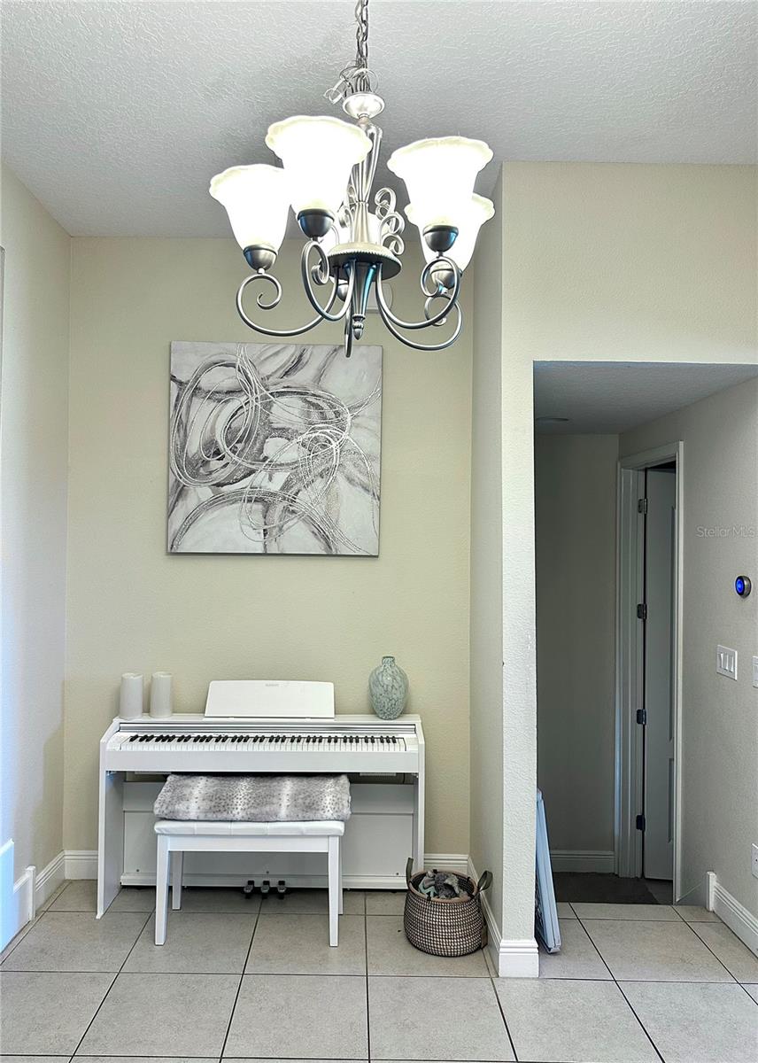 1220 LOBELIA DR — photo 7