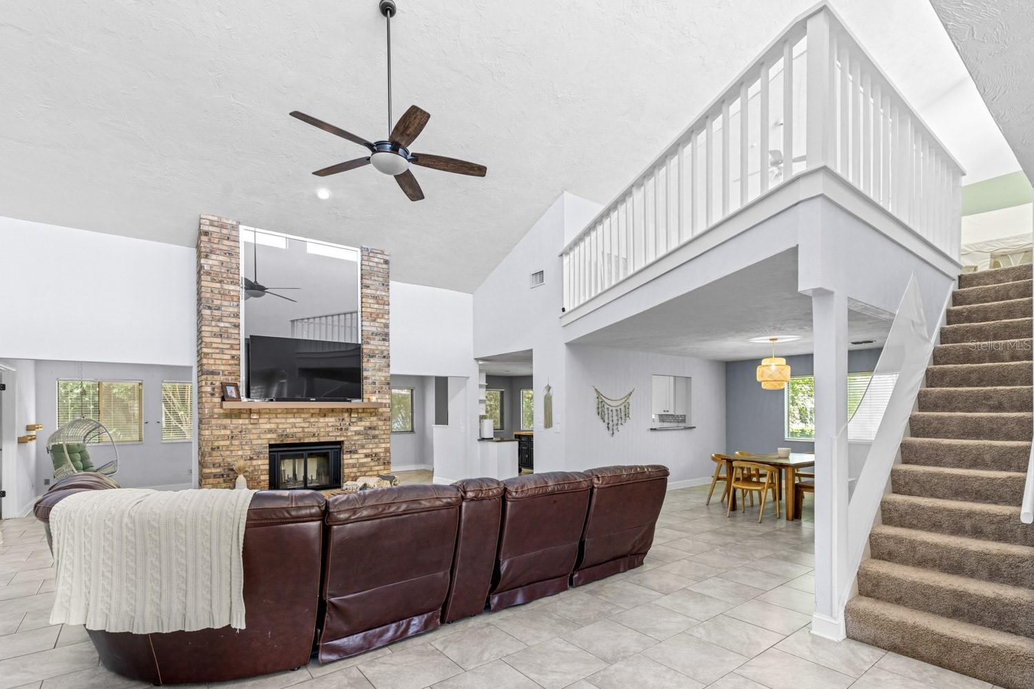82 KINGSLEY PL — photo 4