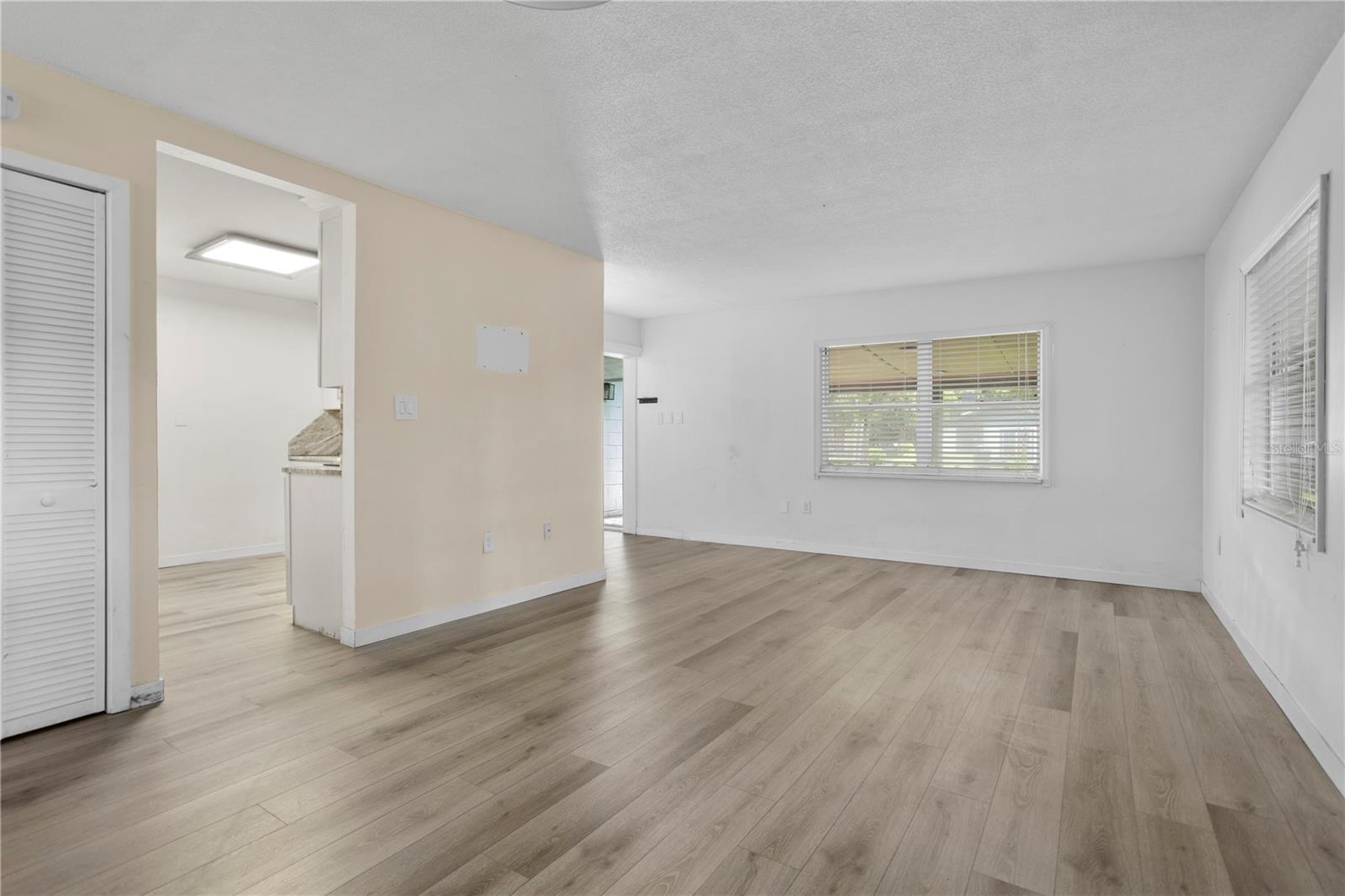 2412 GRANDVIEW AVE — photo 7