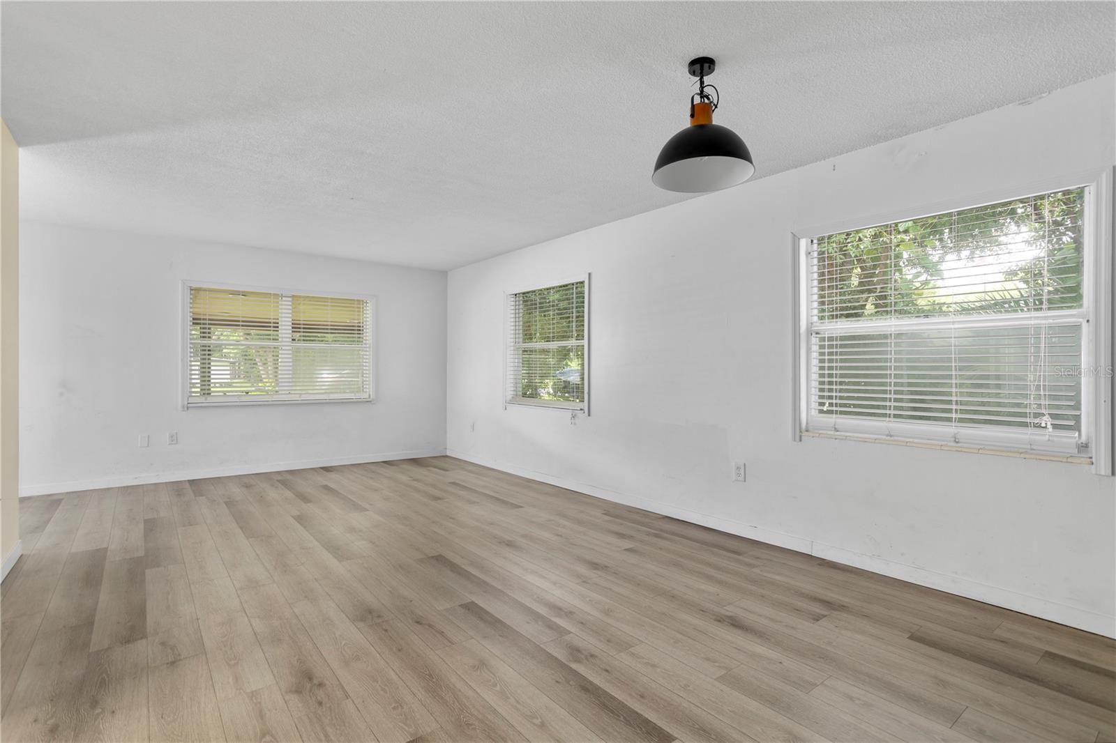 2412 GRANDVIEW AVE — photo 8