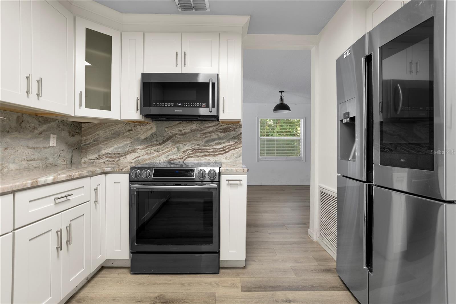 2412 GRANDVIEW AVE — photo 9