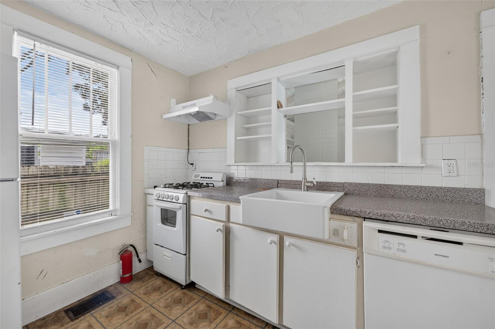 309 RUSH ST — photo 10