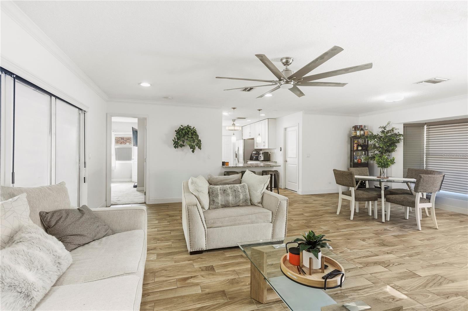 2067 E BARLINGTON DR — photo 12