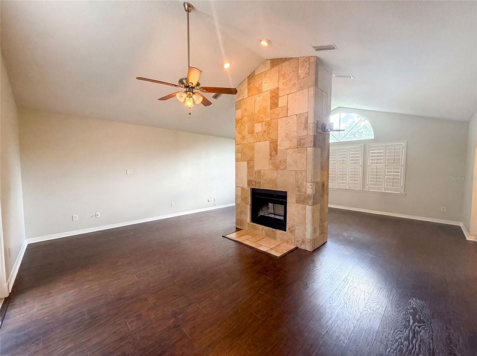 300 SPRUCEWOOD RD — photo 3