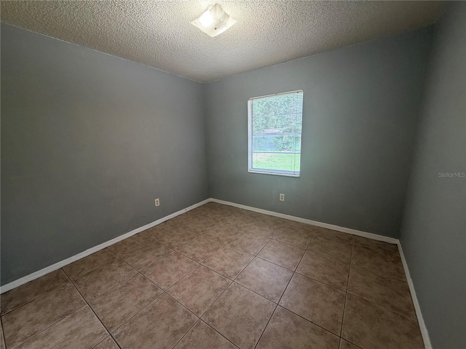 2415 S CEDAR AVE #B — photo 9
