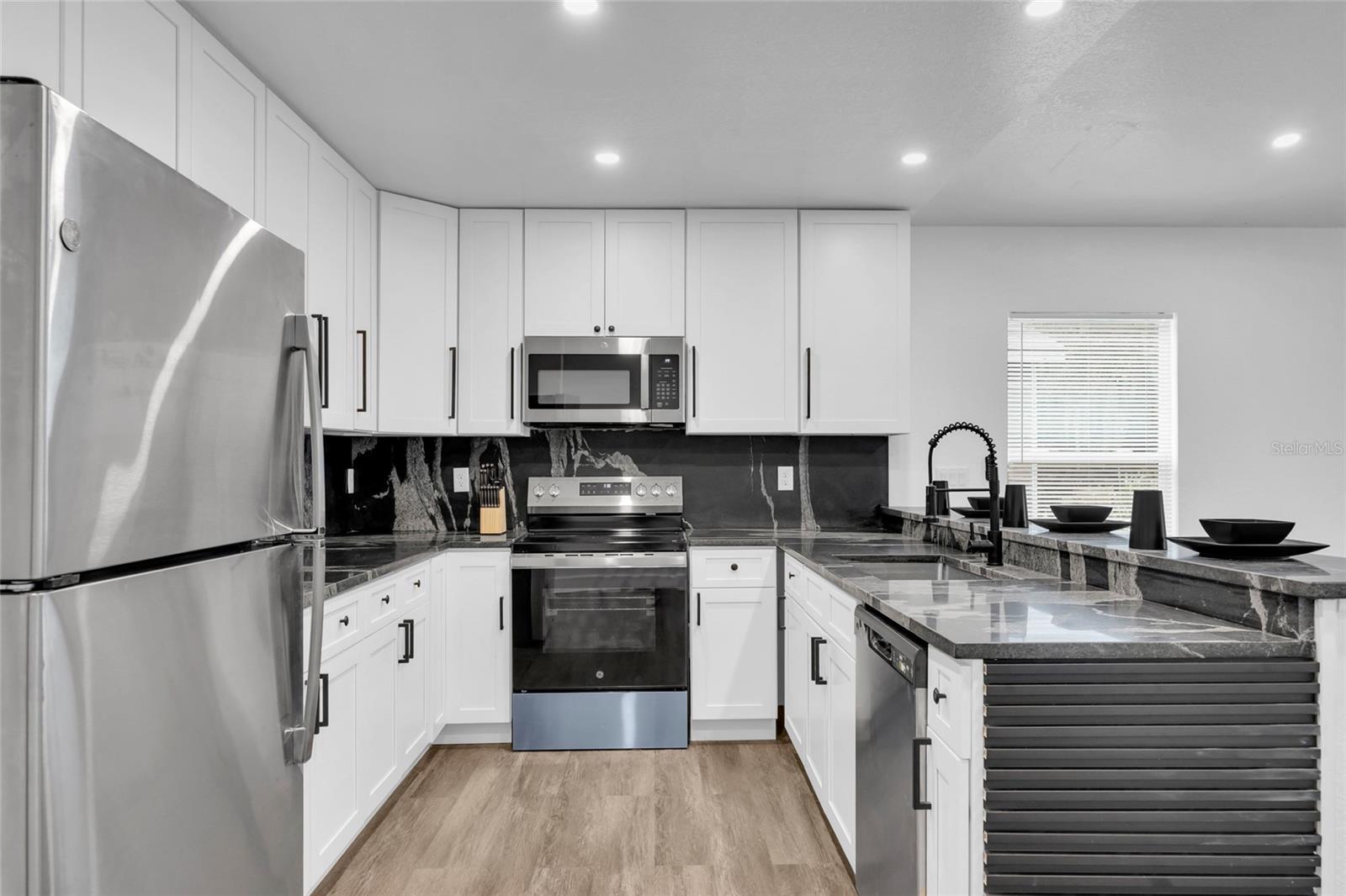 1765 ROSEBERRY LN — photo 4