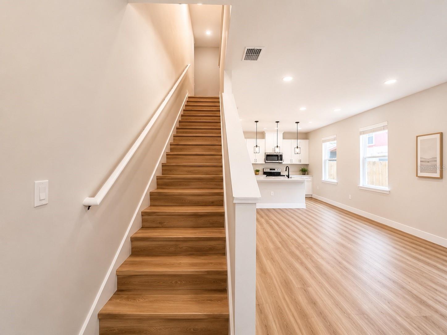 807 SANTA BARBARA DR — photo 3