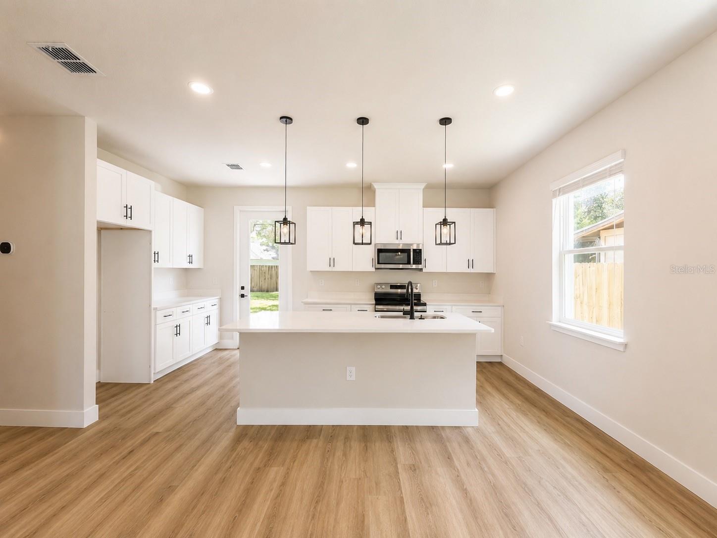 807 SANTA BARBARA DR — photo 7