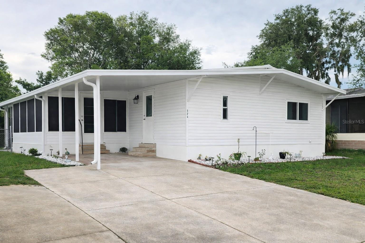 121 PINE TREE DR