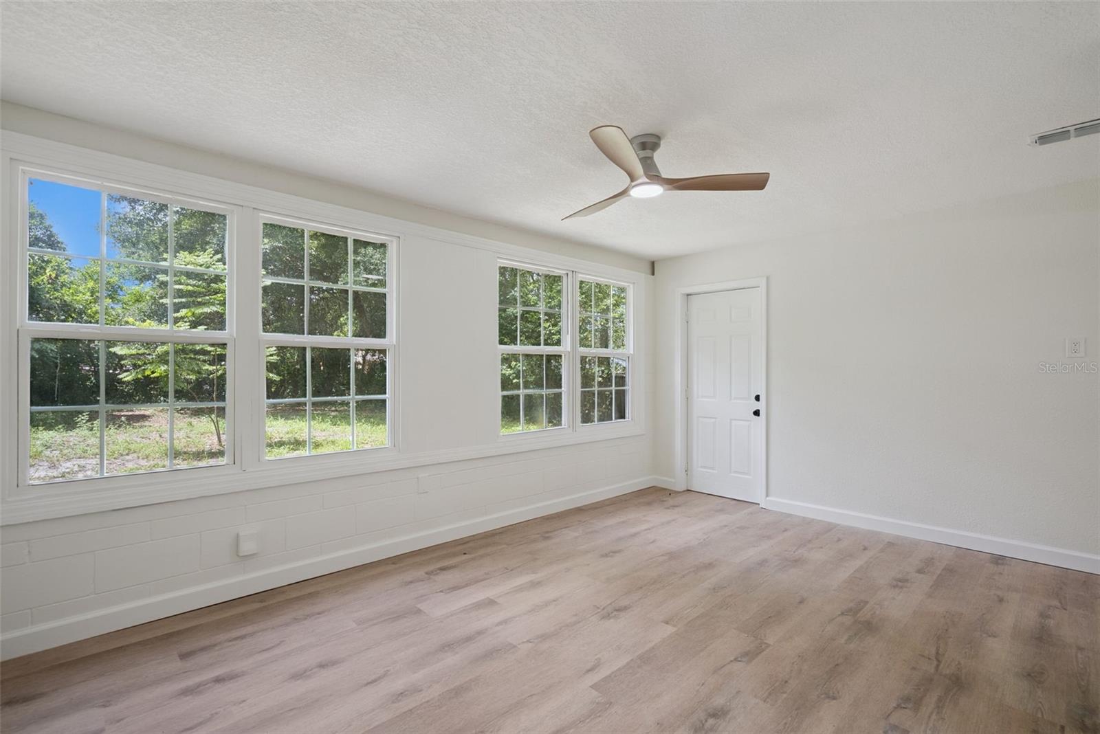 137 LUCERNE DR — photo 12