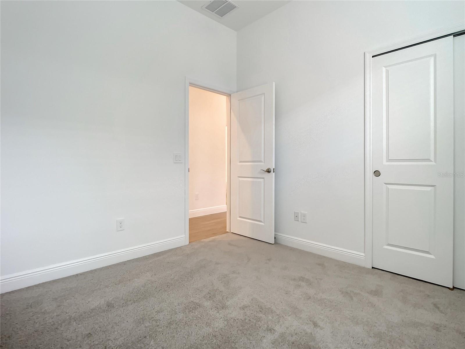 652 KIMBER LN — photo 10