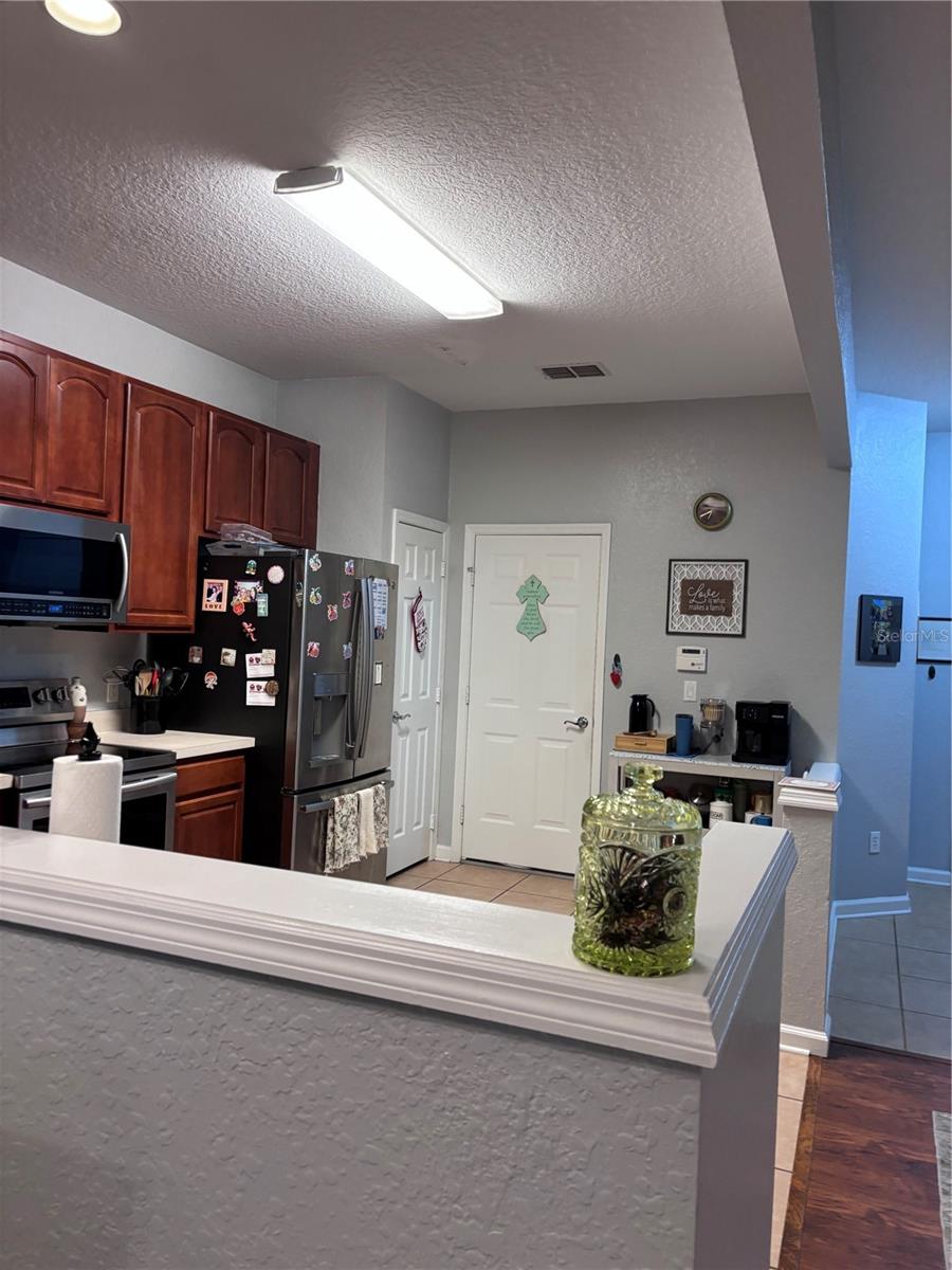 1121 LOYOLA CT — photo 4
