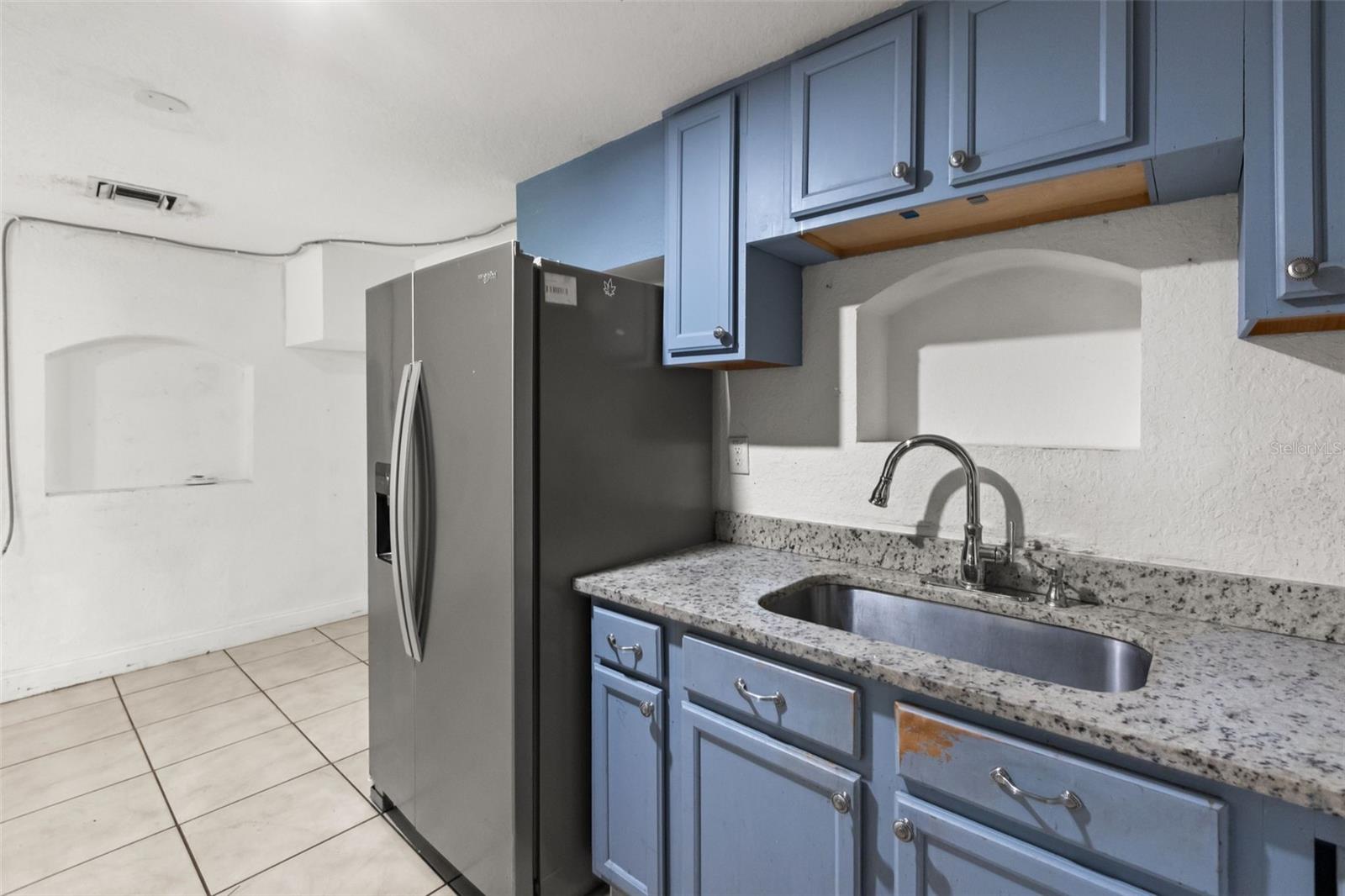 2617 S LAUREL AVE — photo 3