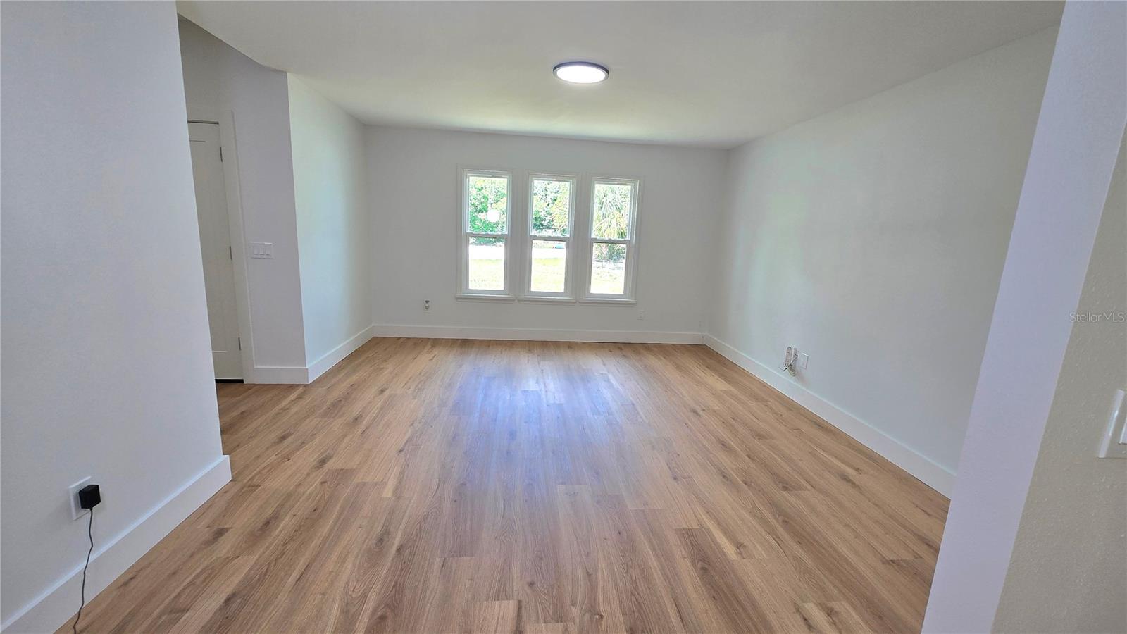725 TULIP CT — photo 12