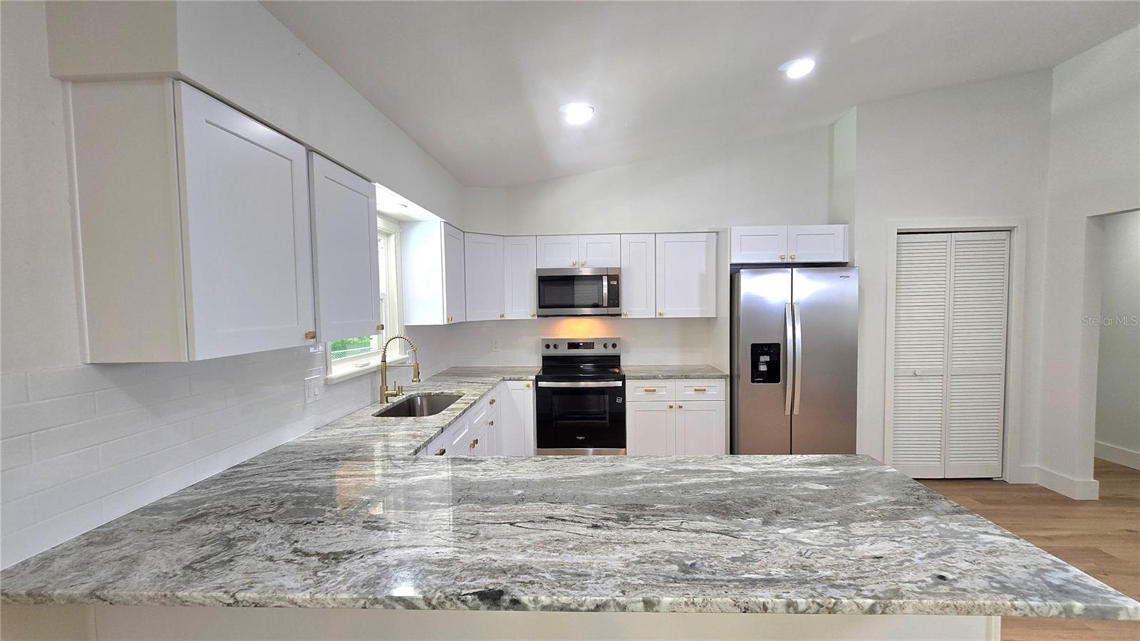 725 TULIP CT — photo 9