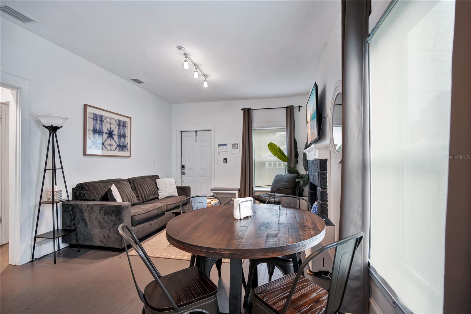 210 BELLEVUE AVE — photo 9