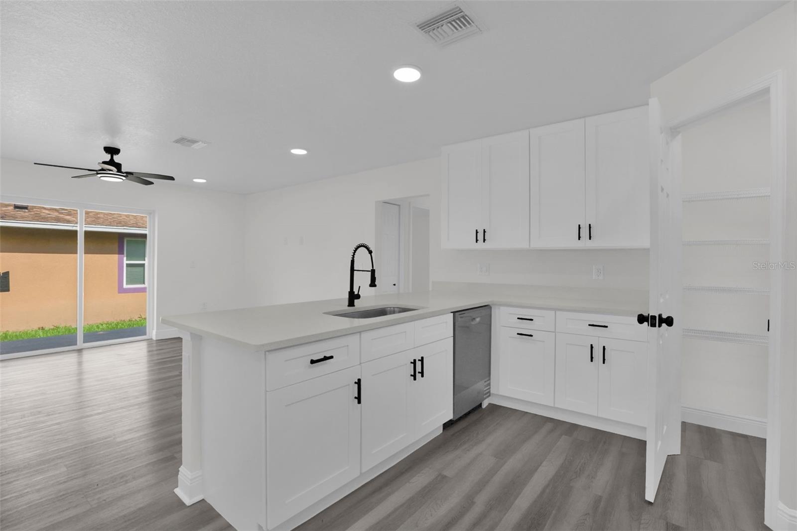 1704 W 15TH ST — photo 8