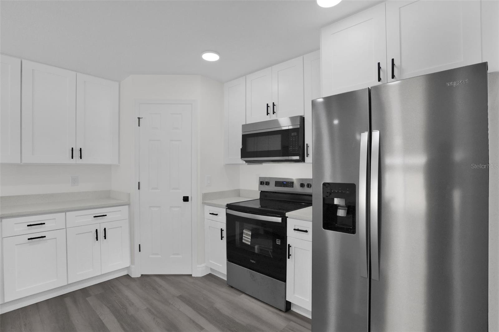 1704 W 15TH ST — photo 9