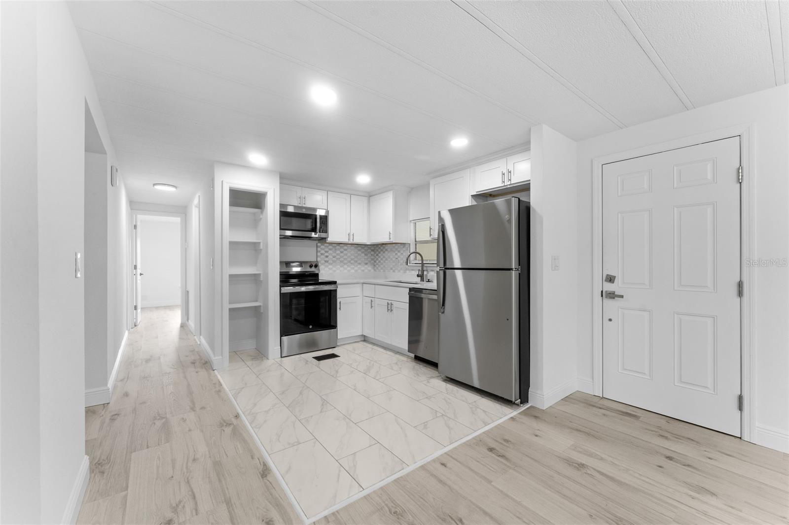 130 FLORENCE BLVD — photo 2