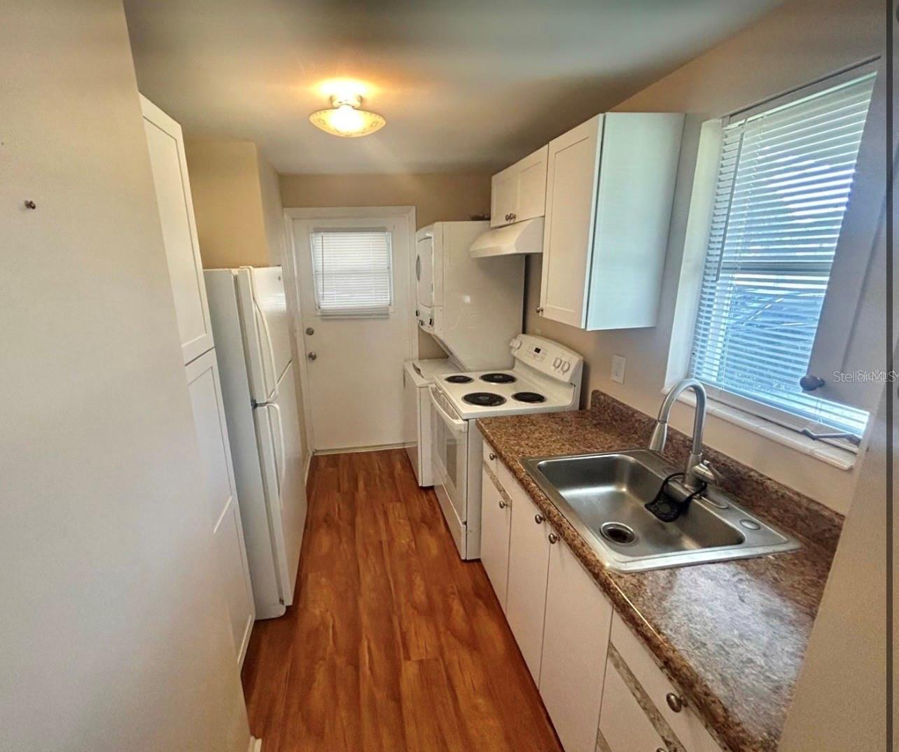 1701 MONTECITO AVE — photo 3