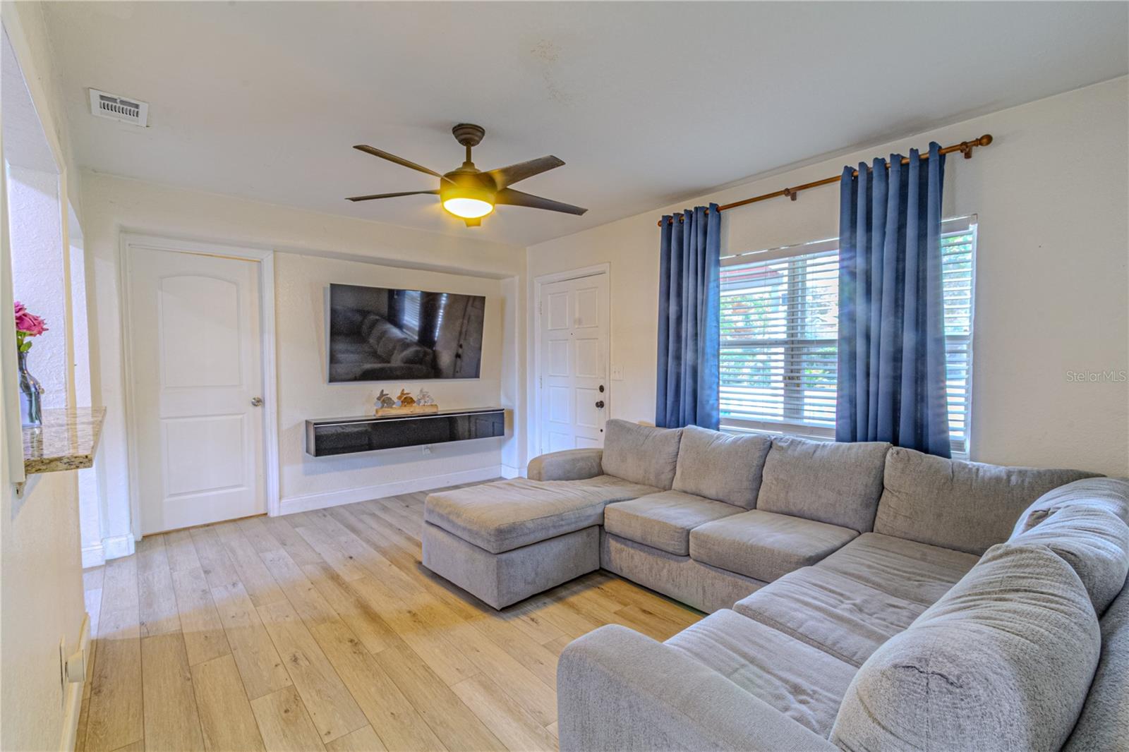 1026 SARITA ST — photo 4