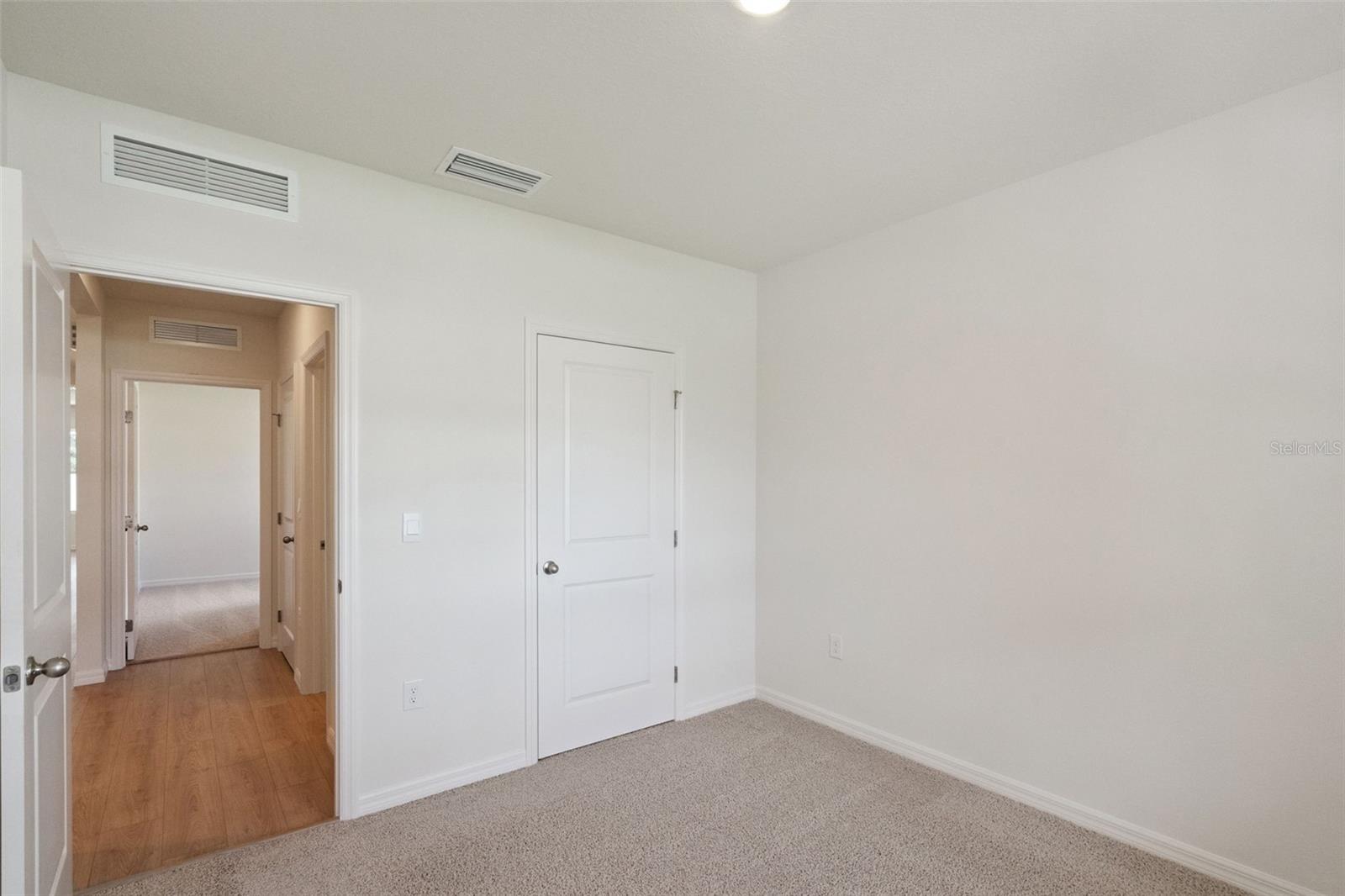 1340 FOUNTAIN VIEW ST — photo 4