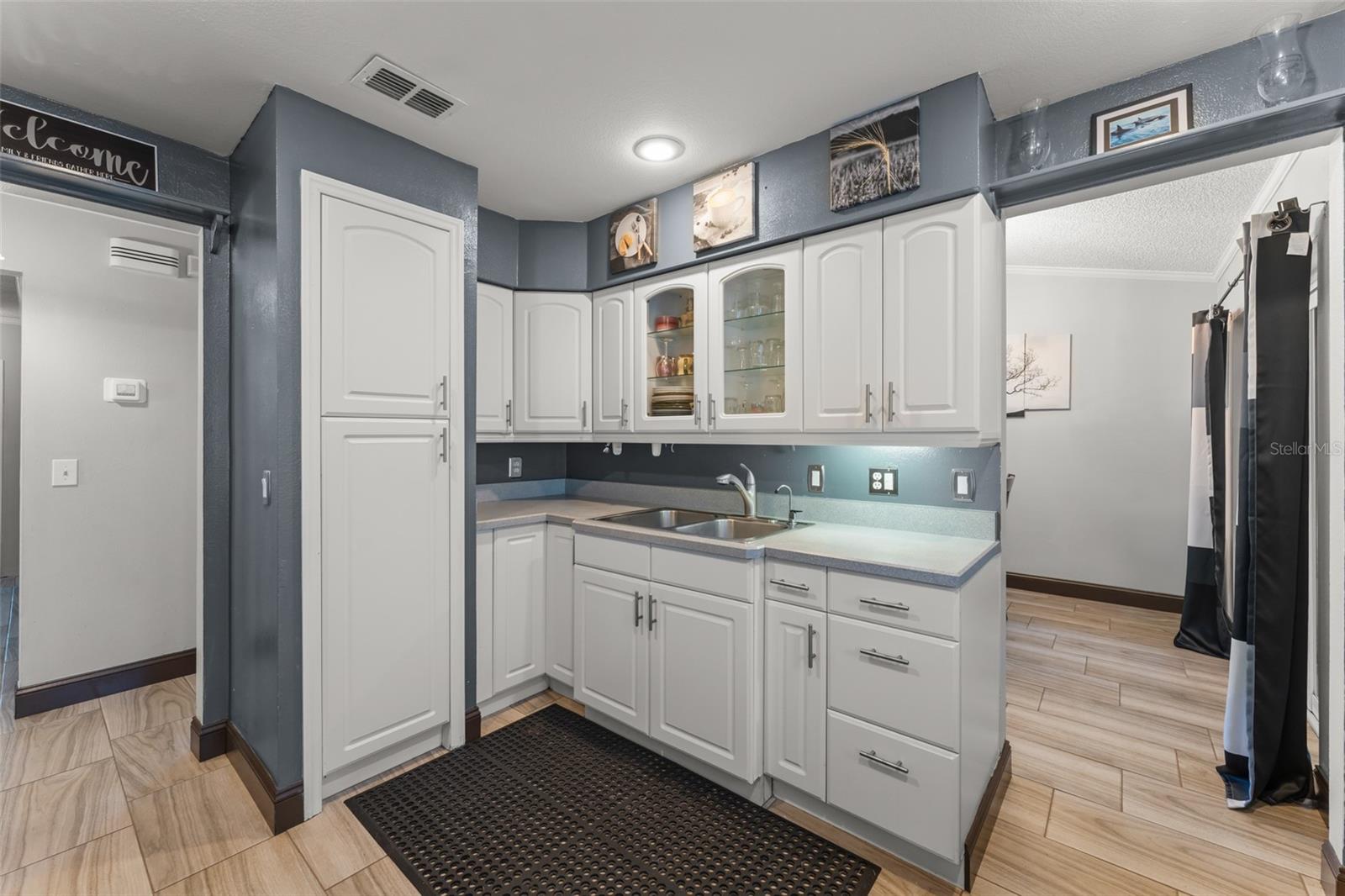961 MILLENBECK AVE — photo 11