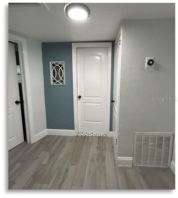 2400 S LAUREL AVE — photo 9