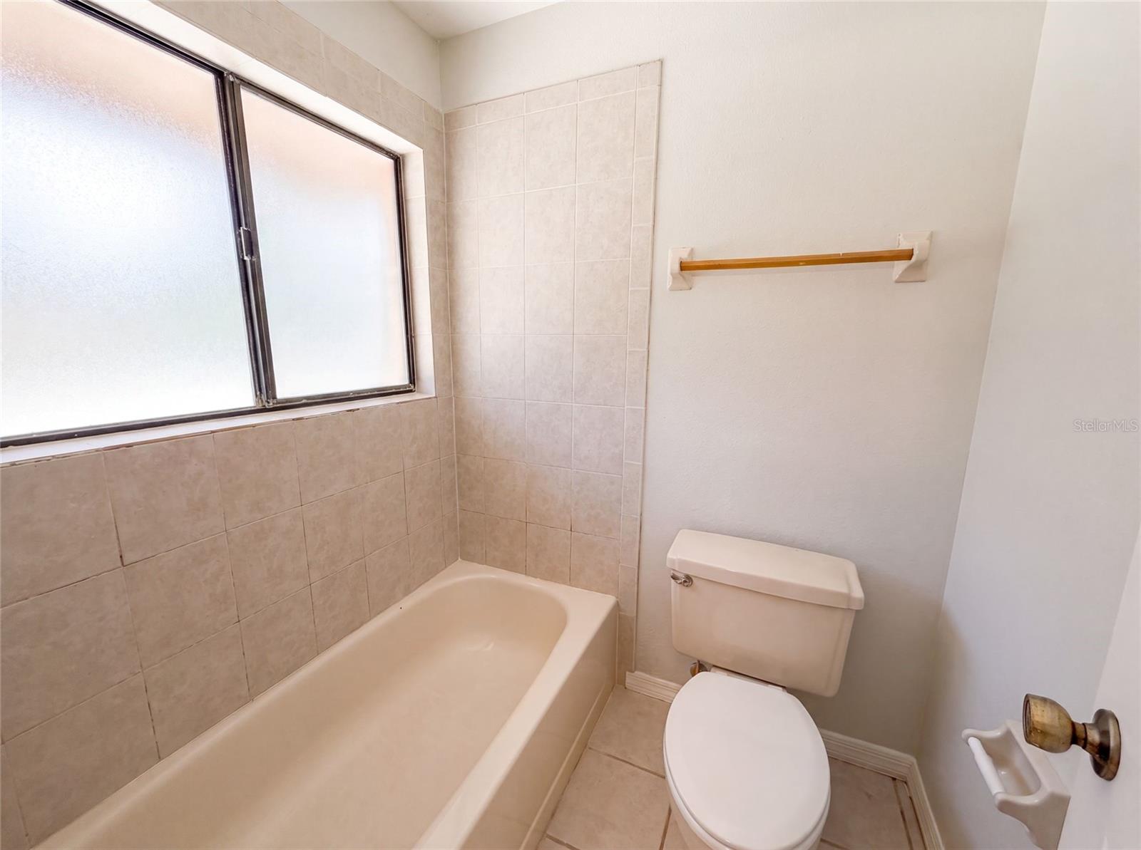 332 SPRUCEWOOD RD — photo 11