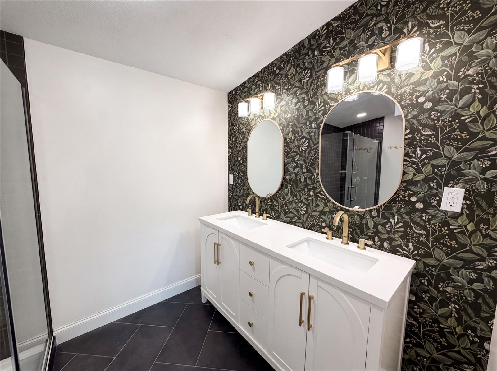 2242 E DANA DR — photo 5