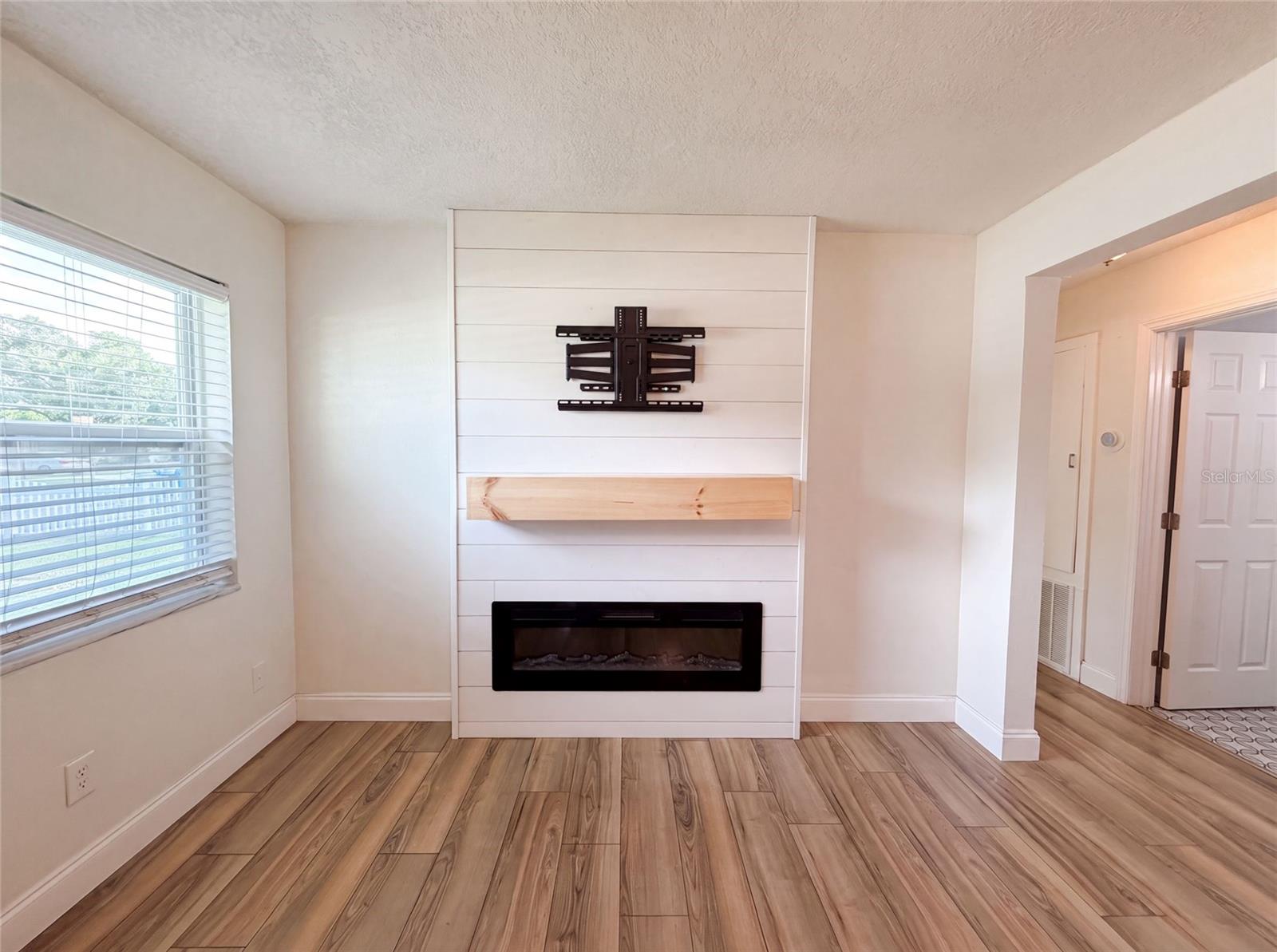 2242 E DANA DR — photo 8