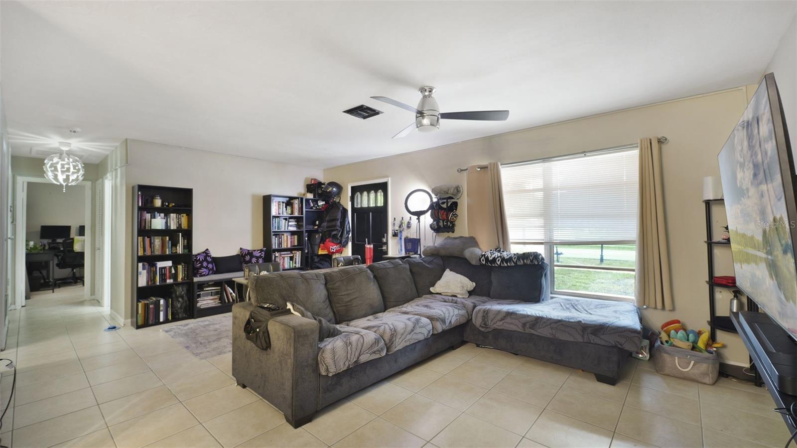 1460 E LOMBARDY DR — photo 8