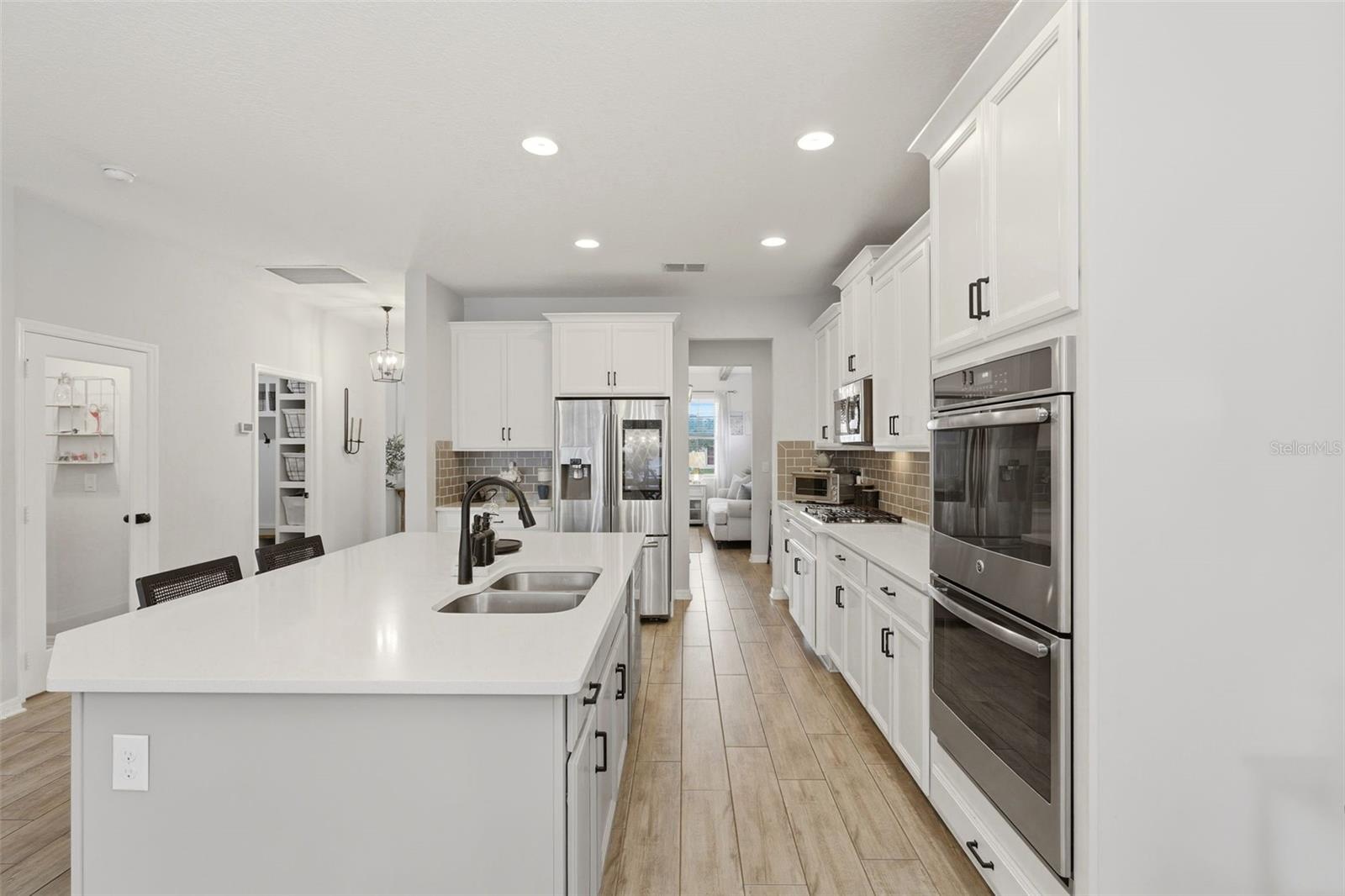 285 ANCONA AVE — photo 12
