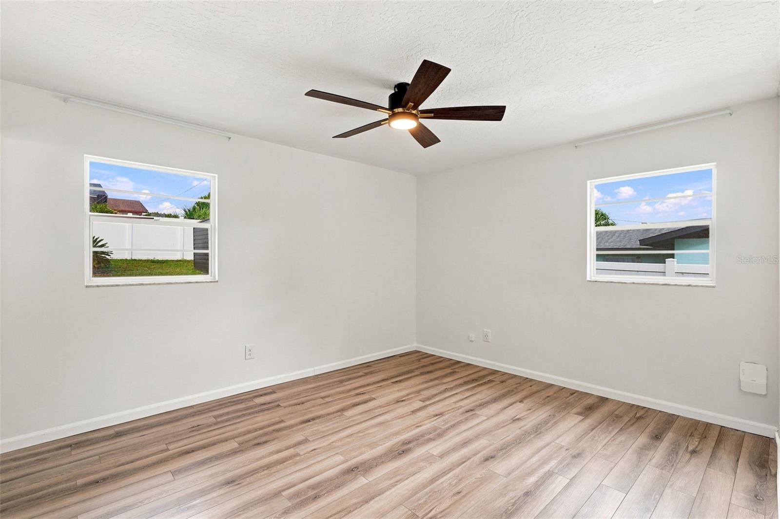 1441 NE OLD MILL DR — photo 9